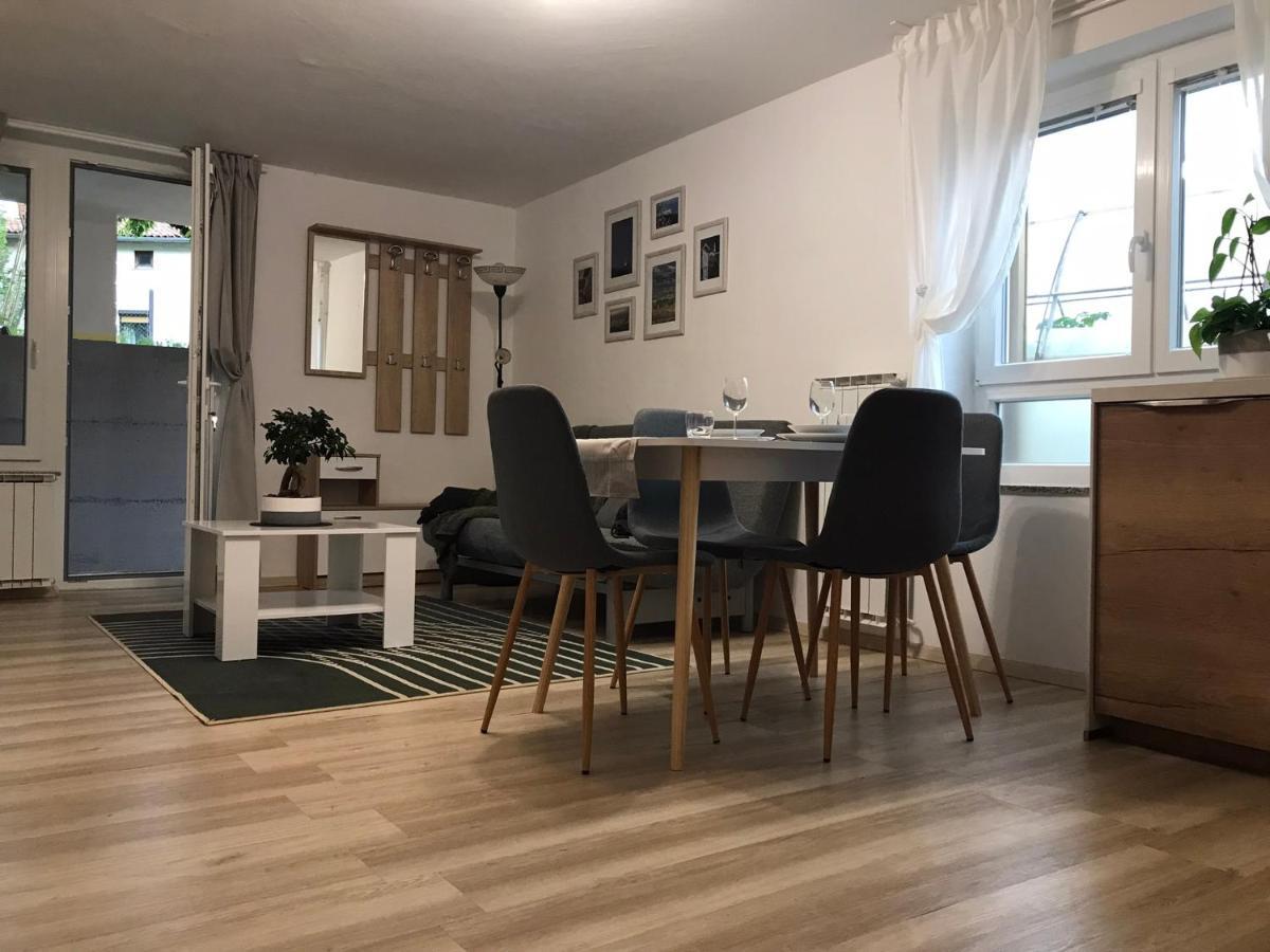 Koradinovi - Pod Vrtom Apartment วิพาวา ภายนอก รูปภาพ