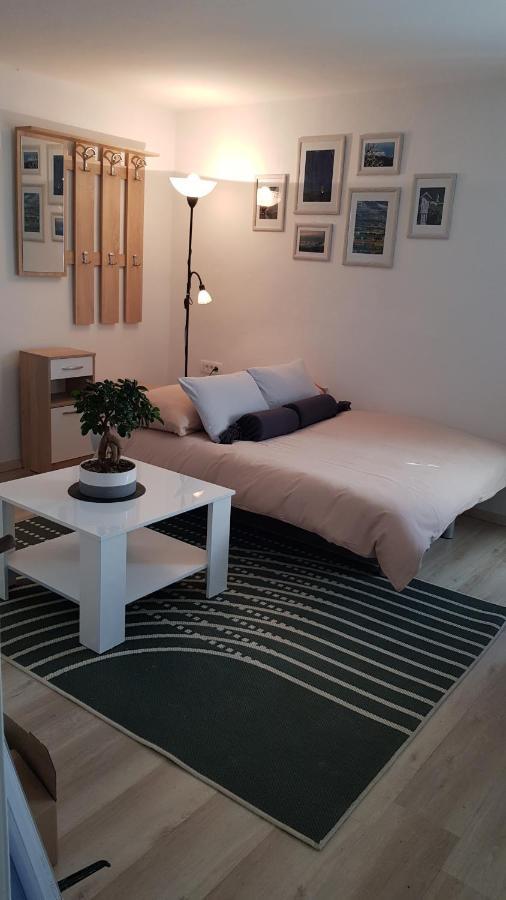 Koradinovi - Pod Vrtom Apartment วิพาวา ภายนอก รูปภาพ