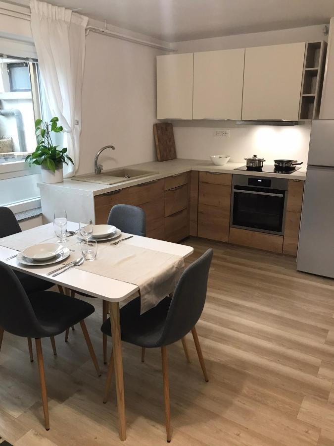Koradinovi - Pod Vrtom Apartment วิพาวา ภายนอก รูปภาพ