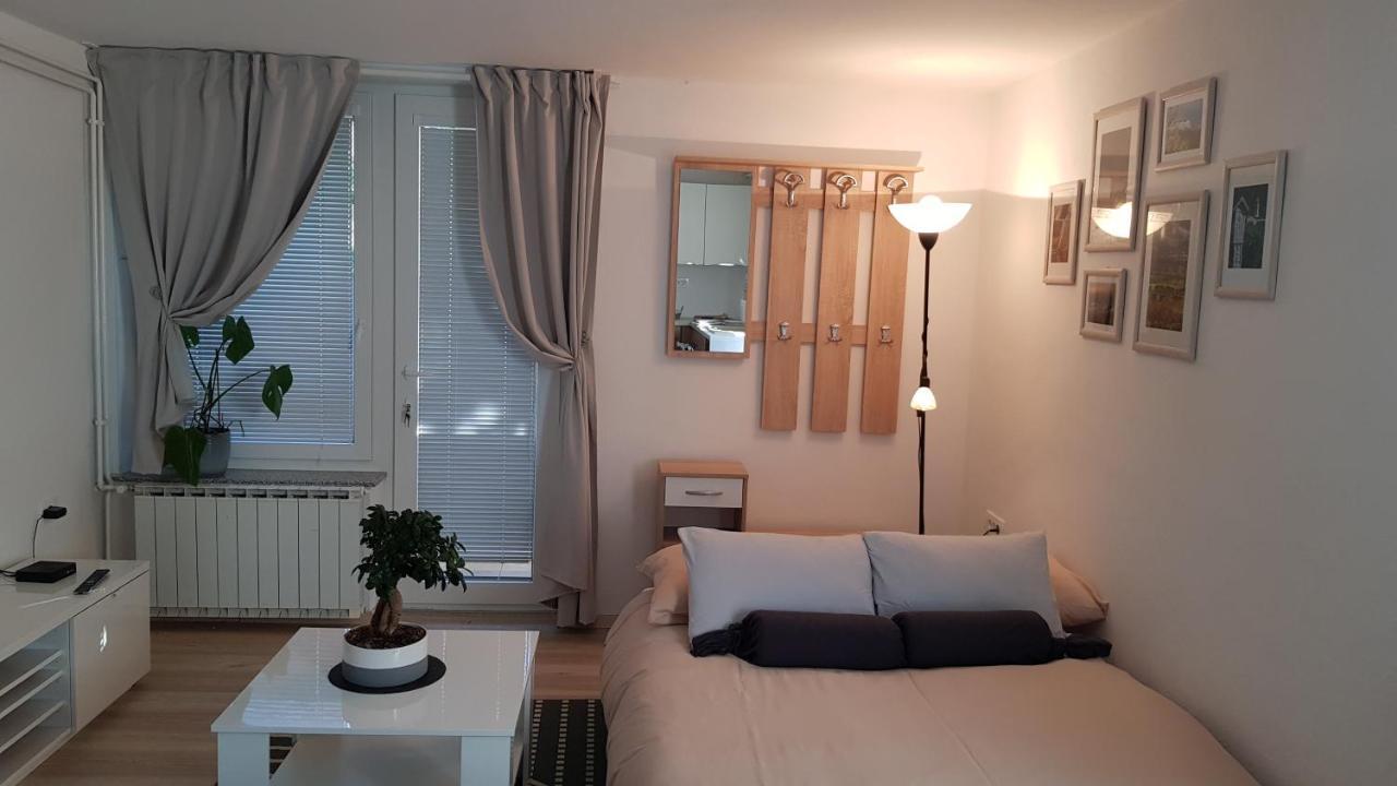Koradinovi - Pod Vrtom Apartment วิพาวา ภายนอก รูปภาพ