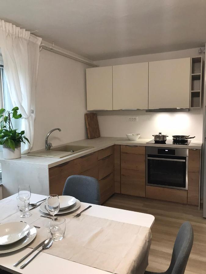 Koradinovi - Pod Vrtom Apartment วิพาวา ภายนอก รูปภาพ